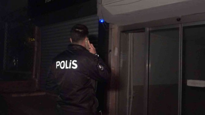 İ̇ş Yerinde Uyuyakalınca Polis Ve İtfaiye Ekiplerini Ayağa Kaldırdı