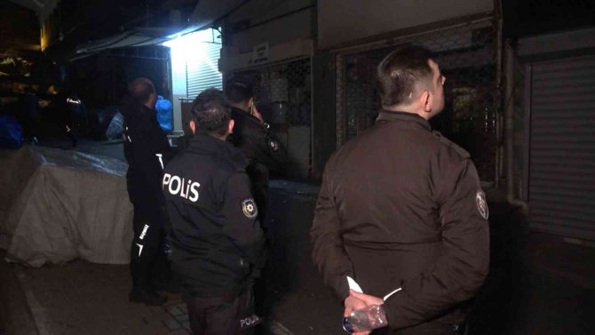 İ̇ş Yerinde Uyuyakalınca Polis Ve İtfaiye Ekiplerini Ayağa Kaldırdı