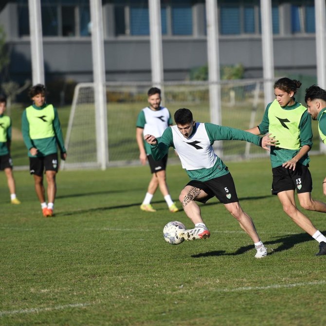 Bursaspor, İ̇negölspor Maçının Taktiğini Yaptı