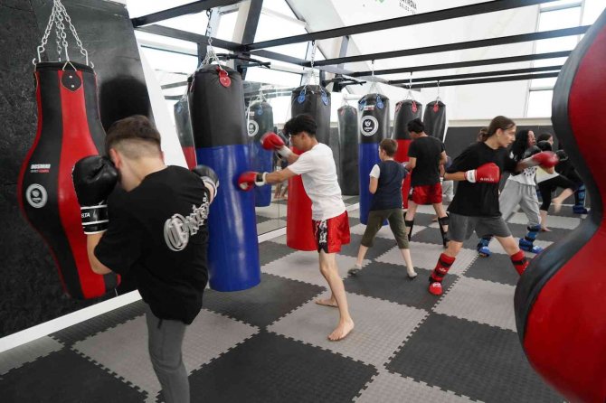 Geleceğin Sporcuları Bu Salonlarda Ter Dökecek