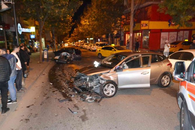 Tekirdağ’da İki Araç Kafa Kafaya Çarpıştı: 5 Yaralı