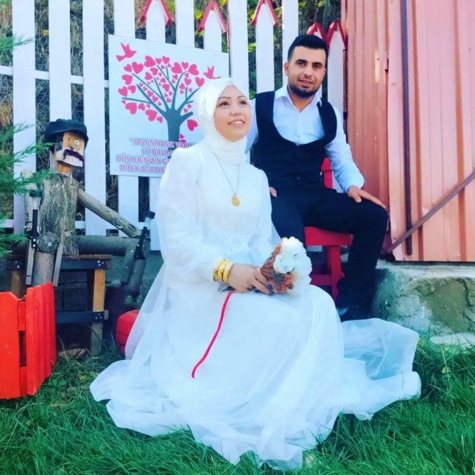 Başıboş Gezen Taya Motosikletle Çarpan 10 Günlük Evli Çift Ağır Yaralandı