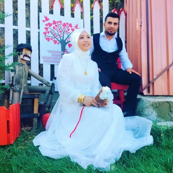 Çiçeği Burnundaki Çifti Kaza Ayırdı