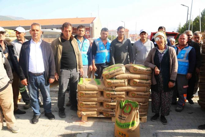 Büyükşehirden Çameli’li Çiftçilere Tohum Desteği