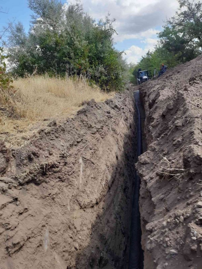 Elazığ’ın Köylerinde Alt Yapı Çalışmaları Sürüyor