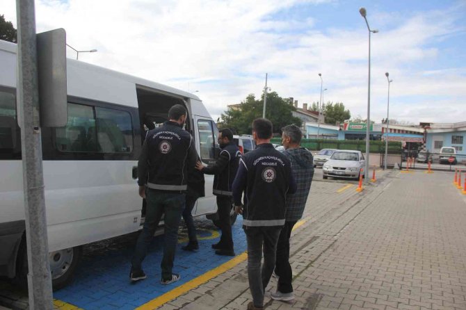 Erzincan’da Göçmen Kaçakçısı 3 Kişi Tutuklandı