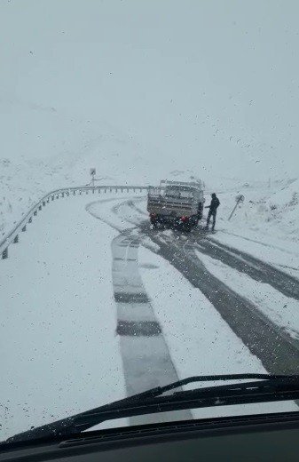 Sürücüler Kara Hazırlıksız Yakalandı