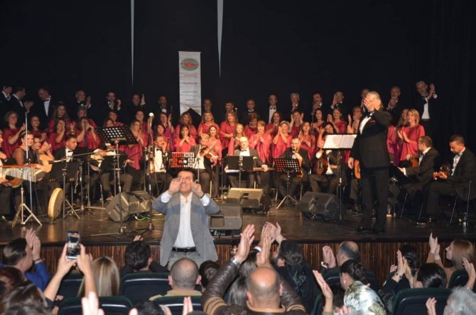 Eskişehir’de Ünlü Sanatçı Coşkun Sabah’ın Konserine Yoğun İlgi