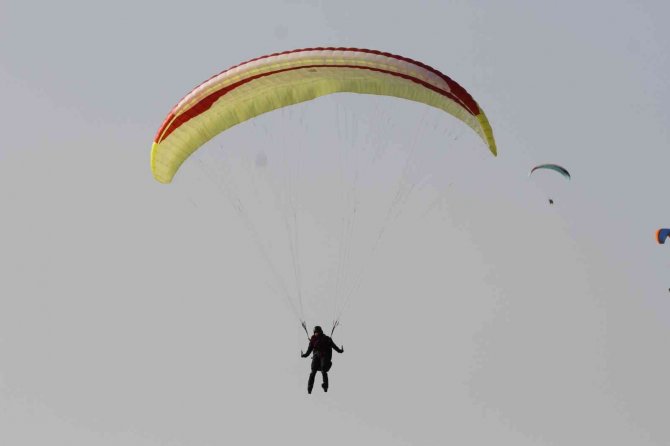 Fethiye’de 22. Uluslararası Ölüdeniz Hava Oyunları Festivali Devam Ediyor