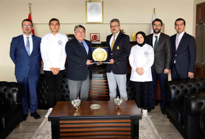 Yarışma Birincisi Aşçılık Programı Öğrencilerinden Özölçer’e Ziyaret