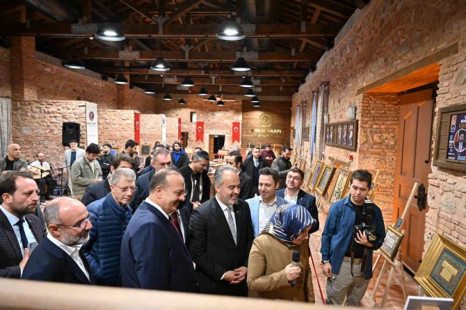 Yıldız Holding’in “Konuşan Yazılar” Sergisi Bursalılarla Buluştu