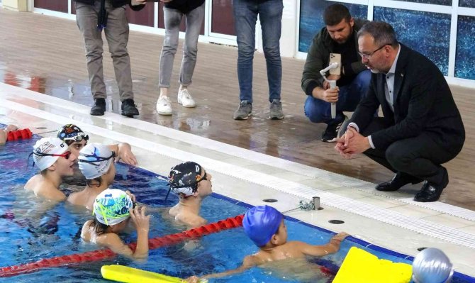Bakan Kasapoğlu: "Kütahya Şehir Stadı Projesinin Çalışmalarına Bugün İtibariyle Başlıyoruz"