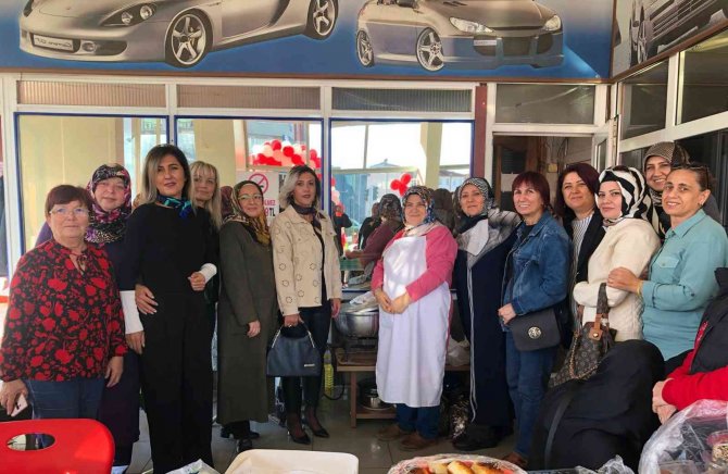 Demirtaş’tan Hayır Çarşısına Destek