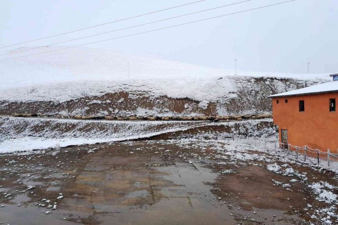 Gümüşhane’nin Yükseklerinde Kar Yağışı