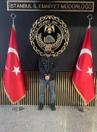 Suriye’de Silahlı Eğitim Alan 2 Pkk’lı İ̇stanbul’da Yakalandı