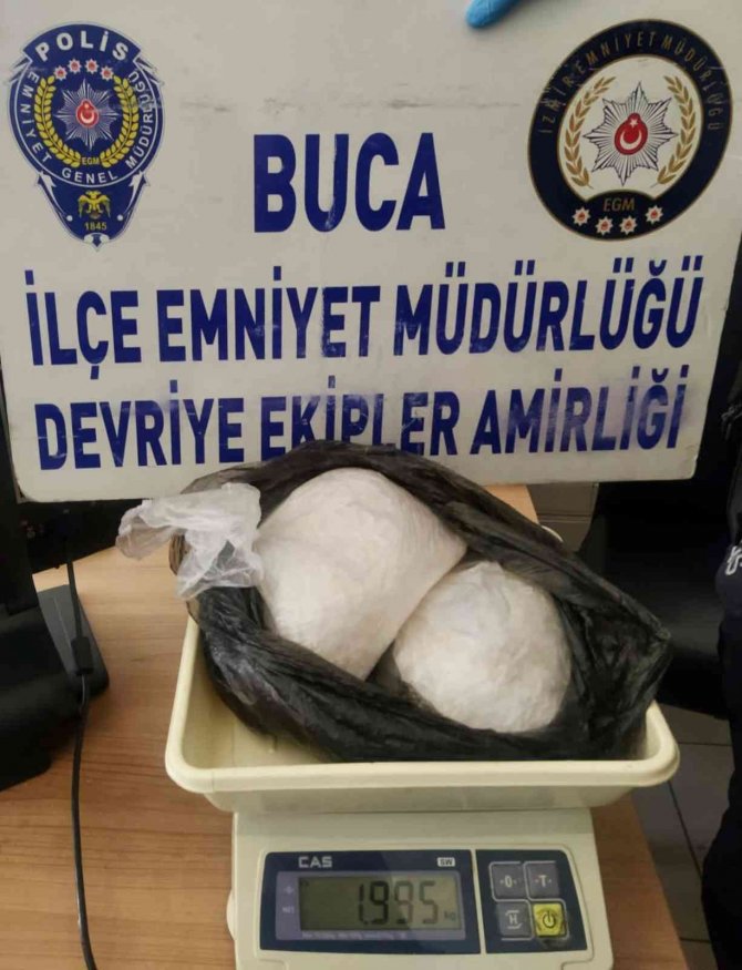 Polisten Kaçmaya Çalışan Şüpheliler 2 Kilo Metamfetaminle Yakalandı