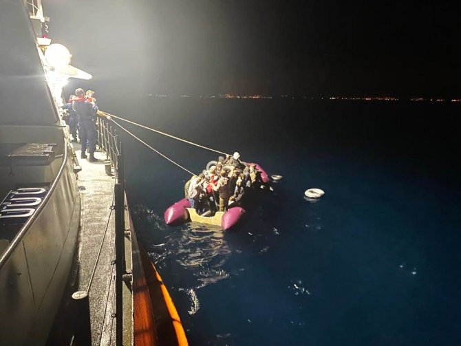 İ̇zmir Açıklarında 38 Göçmen Kurtarıldı