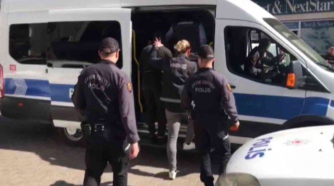 İ̇zmir Polisi Zehir Tacirlerine Göz Açtırmıyor: 4 Gözaltı