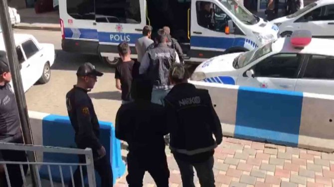 İ̇zmir Polisi Zehir Tacirlerine Göz Açtırmıyor: 4 Gözaltı