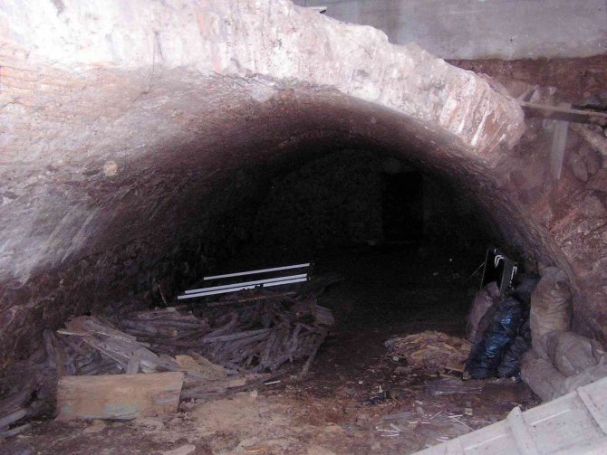 Çöplüğünden Herkül, Evlerin Altından Tünel Çıkan Kent: "İ̇zmit"