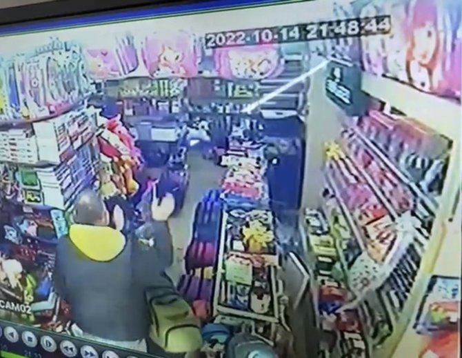İ̇stanbul’da Kırtasiyeci Dehşeti Kamerada: Gürültü Yapan Çocukları Dövdü