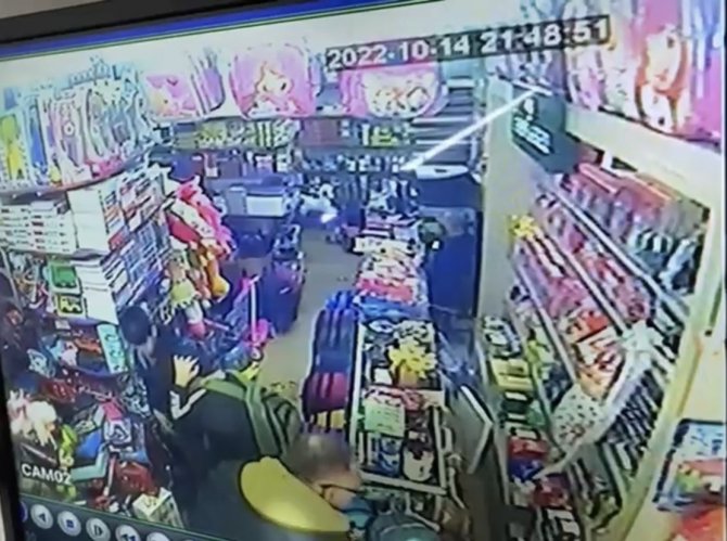 İ̇stanbul’da Kırtasiyeci Dehşeti Kamerada: Gürültü Yapan Çocukları Dövdü