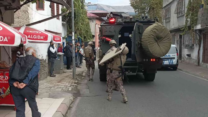 Operasyona Giden Polislere Saldırı: 3 Yaralı