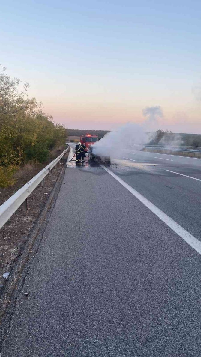Kırklareli’nde Seyir Halindeki Araç Alev Alev Yandı