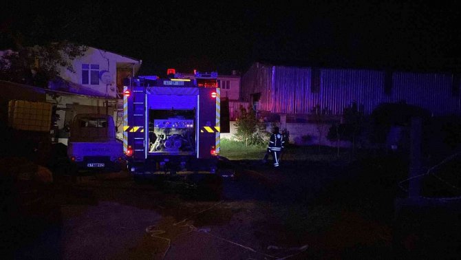 Kocaeli’de Fabrika Yangını Korkuttu
