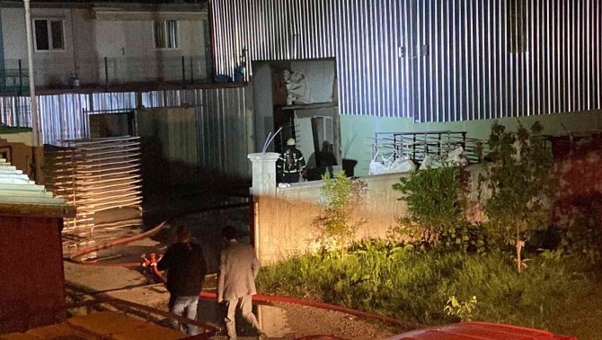 Kocaeli’de Fabrika Yangını Korkuttu