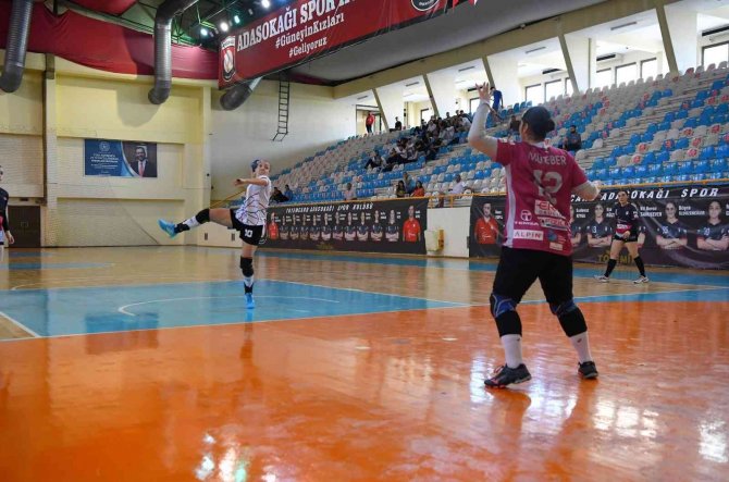 "Mavi Kelebekler", Deplasmanda Adasokağı Sk’yı Mağlup Etti