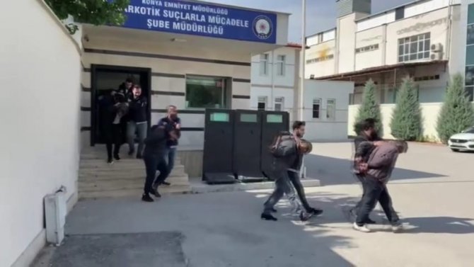 Konya’da Uyuşturucu Tacirlerine Operasyon: 21 Gözaltı
