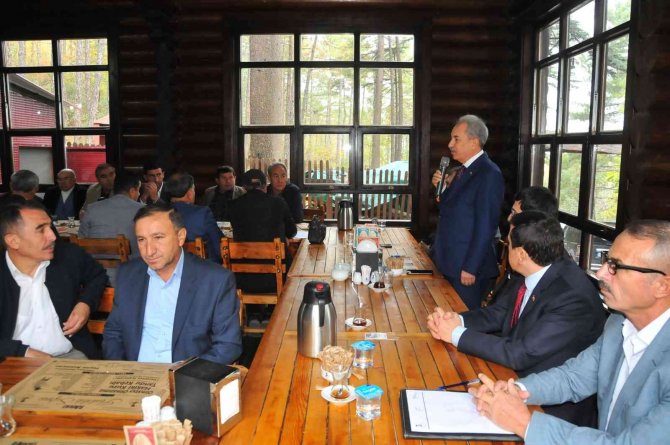 Başkan Akkaya Muhtarlarla İstişare Ve Değerlendirme Toplantısı Yaptı