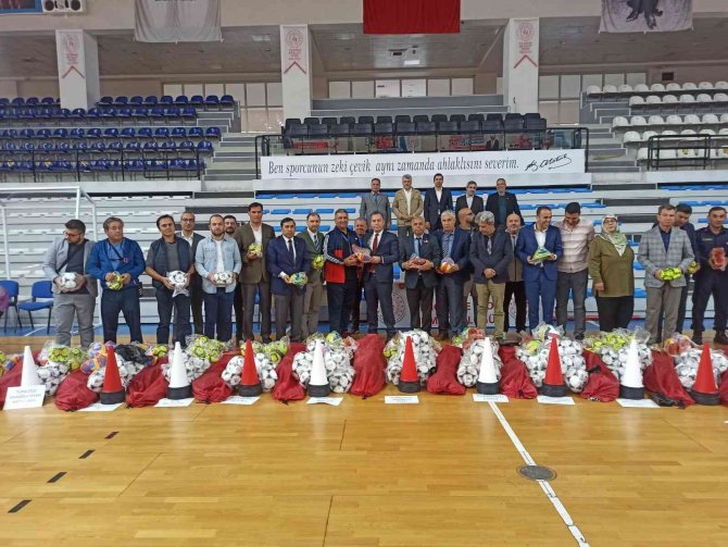 Bakanlıktan Manisa’daki Okullara Spor Malzemeleri Desteği