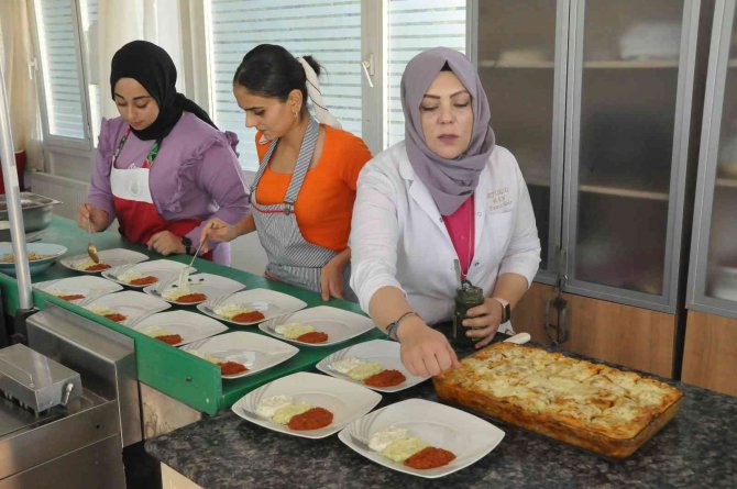 Mardin’de Kadınlar İ̇talyan Ve Fransız Mutfağını Öğrenerek İş Hayatına Hazırlanıyor