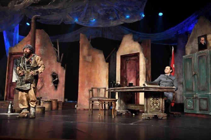 ’Buzlar Çözülmeden’ Oyunu Adana Yolcusu