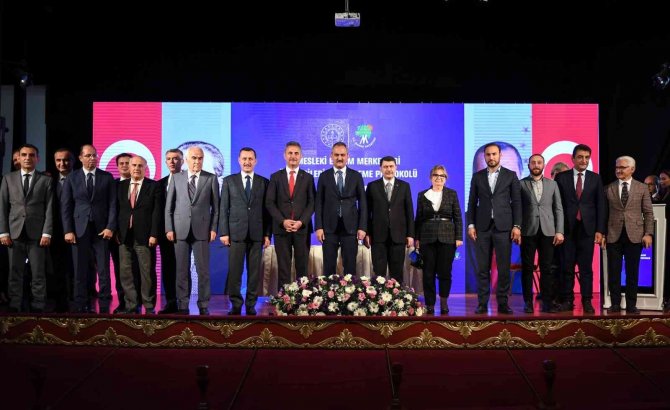 Bakan Özer: “Türkiye’deki Çırak Ve Kalfa Sayısı 900 Bin 675’e Yükseldi”