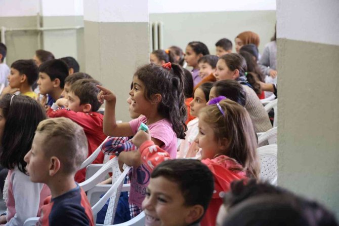 Çocuklar Tiyatroyla Buluştu