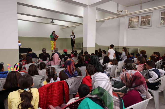 Çocuklar Tiyatroyla Buluştu