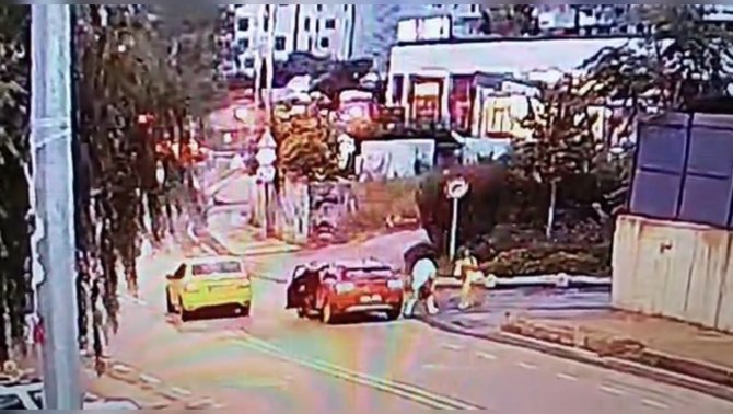 İ̇stanbul’da Kız Kardeşlerin Yaşadığı Dehşet Anları Kamerada: Polis Saldırganı Yakaladı
