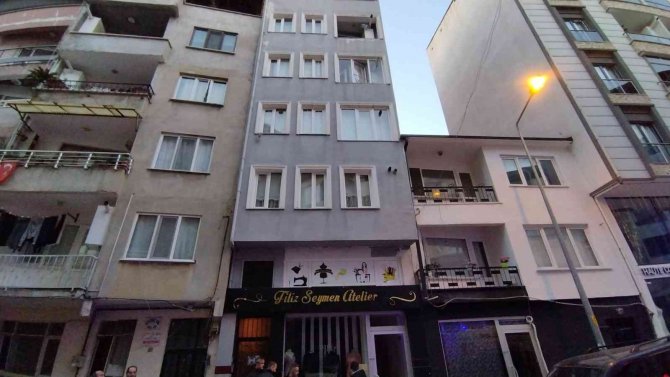 Bursa’da Yerde Kanlar İçinde Yatarken Bulunan Adam Hayatını Kaybetti
