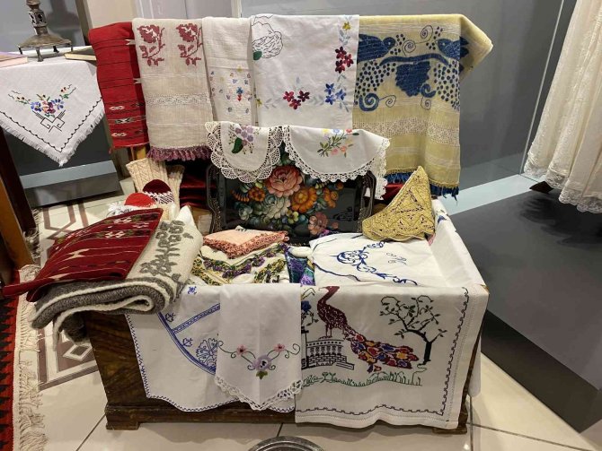 Pendik’te Boşnak Halk Kıyafetleri Görücüye Çıktı