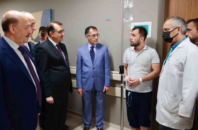 Bakanlar İ̇stanbul’da Tedavileri Süren 6 Madenciyi Ziyaret Etti