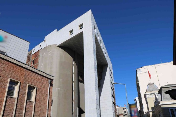 Dev Bina Yıkılıyor