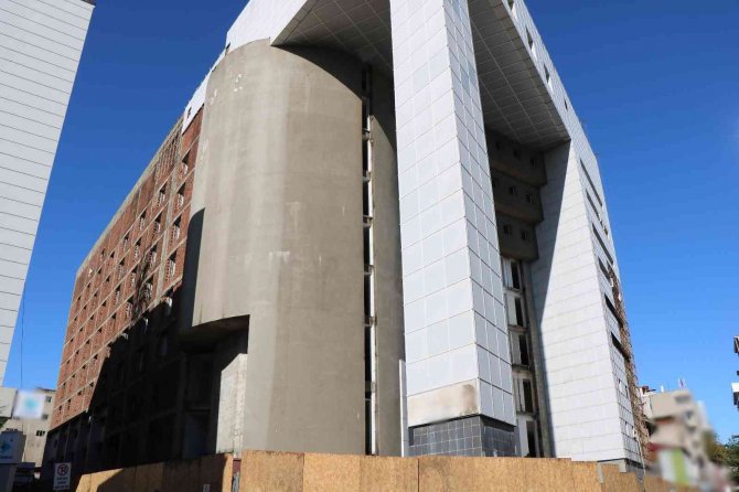 Dev Bina Yıkılıyor