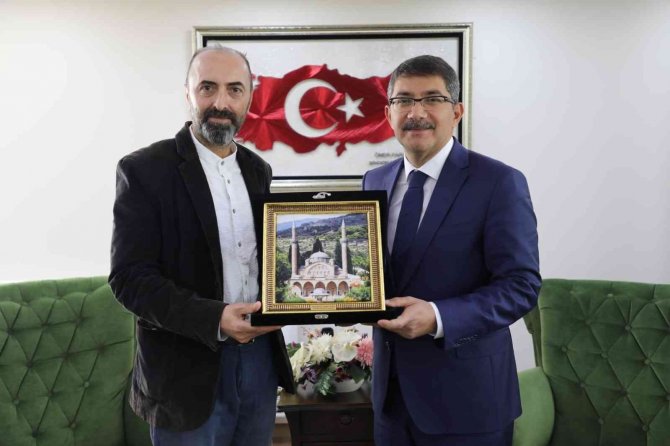 Başkan Çelik’ten Spil’i Tanıtan Kalkan’a Teşekkür Belgesi