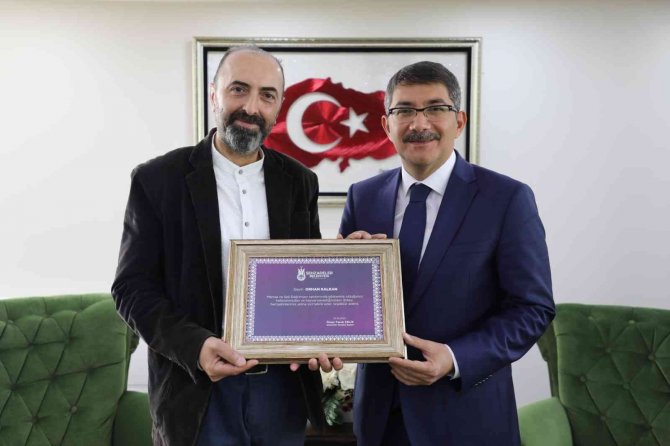 Başkan Çelik’ten Spil’i Tanıtan Kalkan’a Teşekkür Belgesi