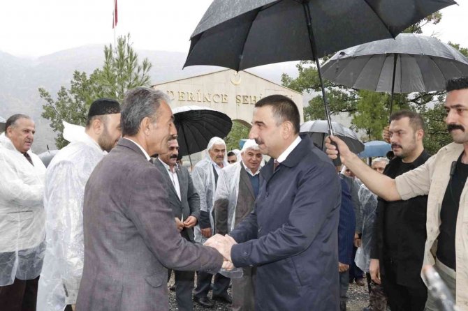 Siirt’te Pkk’lı Teröristlerin Katlettiği 13’ü Çocuk 22 Vatandaş Törenle Anıldı