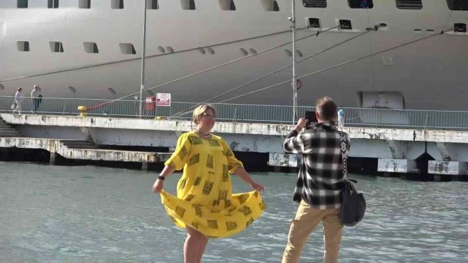 Sinop’a Uzun Aradan Sonra Başlatılan Kruvaziyer Turizmi Esnafa Can Suyu Oluyor