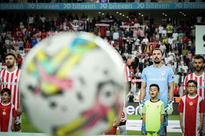 Spor Toto Süper Lig: Fta Antalyaspor: 1 - İ̇stanbulspor: 1 (İ̇lk Yarı)